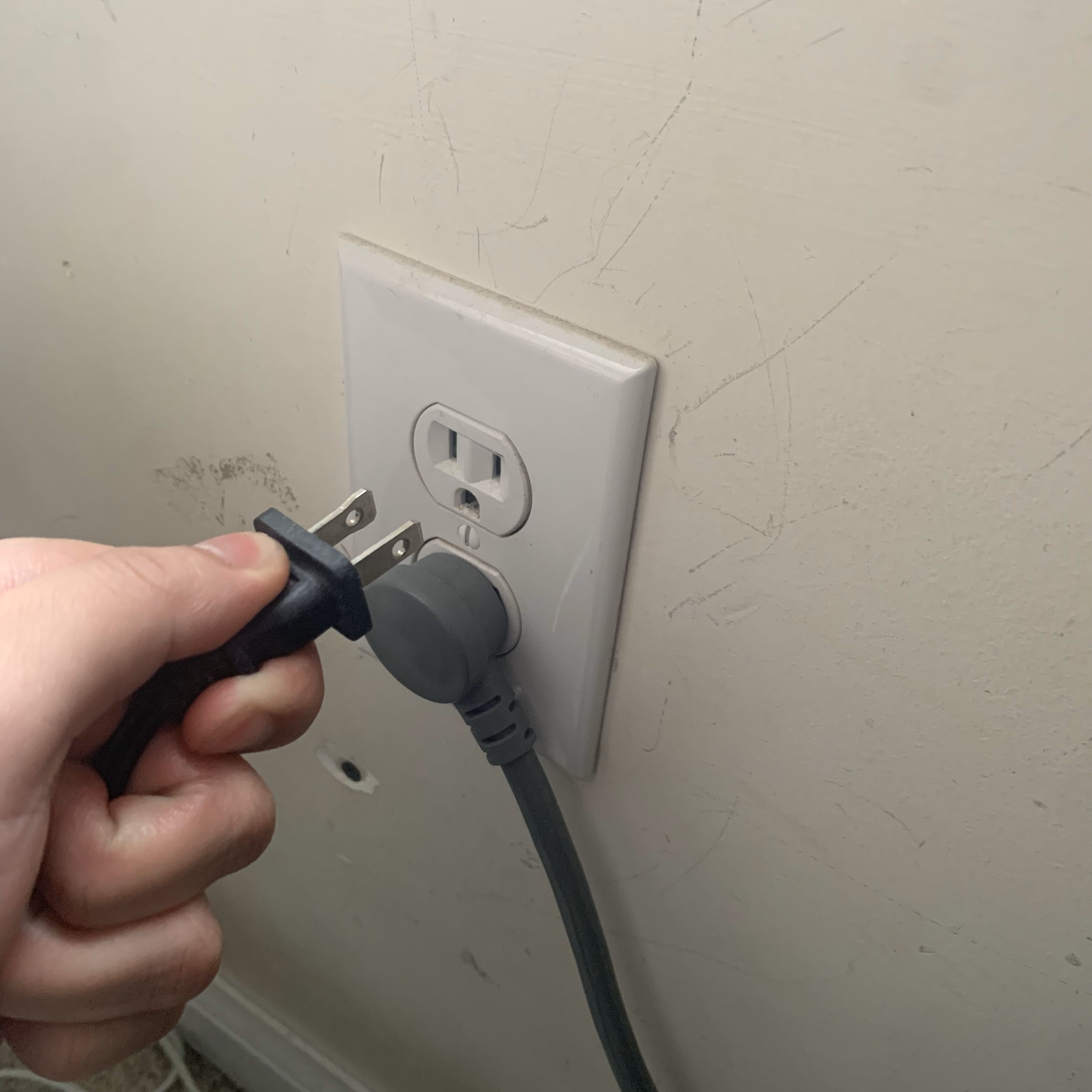 Upon the action of unplugging it the LED could be powered.