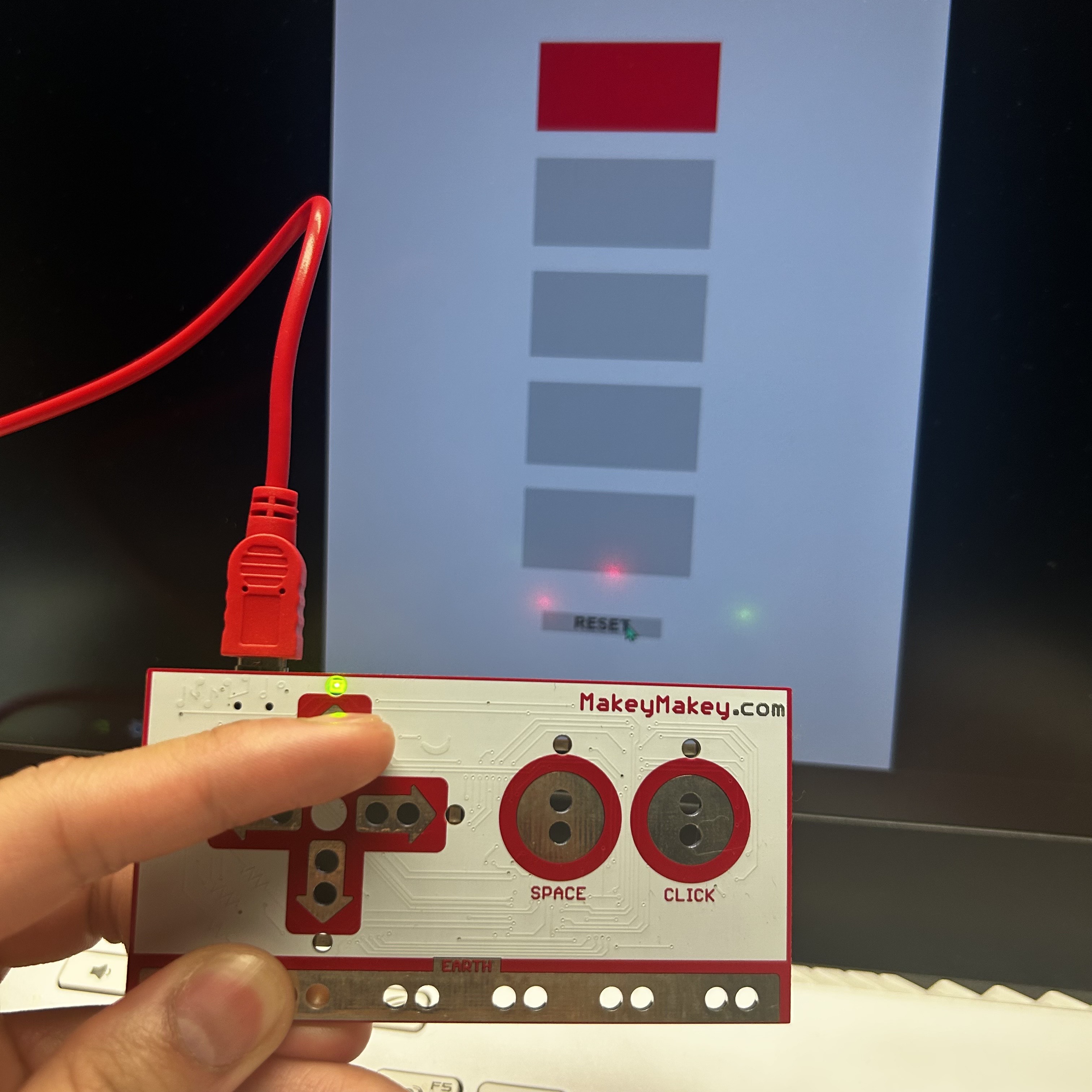 This is an image testing a new connection with the ProtoPie, being the Make Makey.